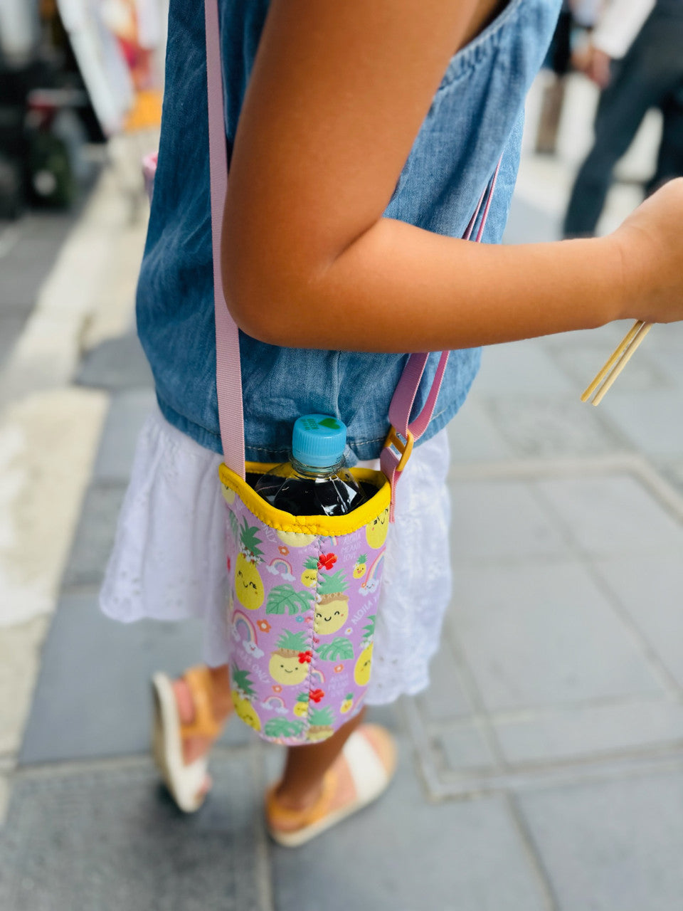 EDEN BOTTLE SLING PAPALE PINEAPPLES