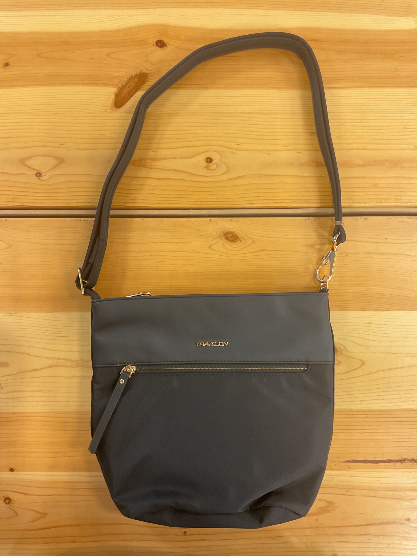 ADDISON BUCKET BAG BLACK