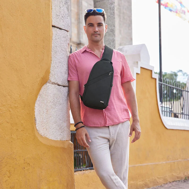 CLASSIC SLING BAG BLACK