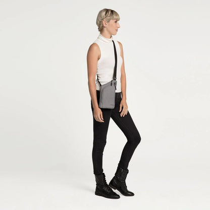SLIM CROSSBODY BAG BLACK