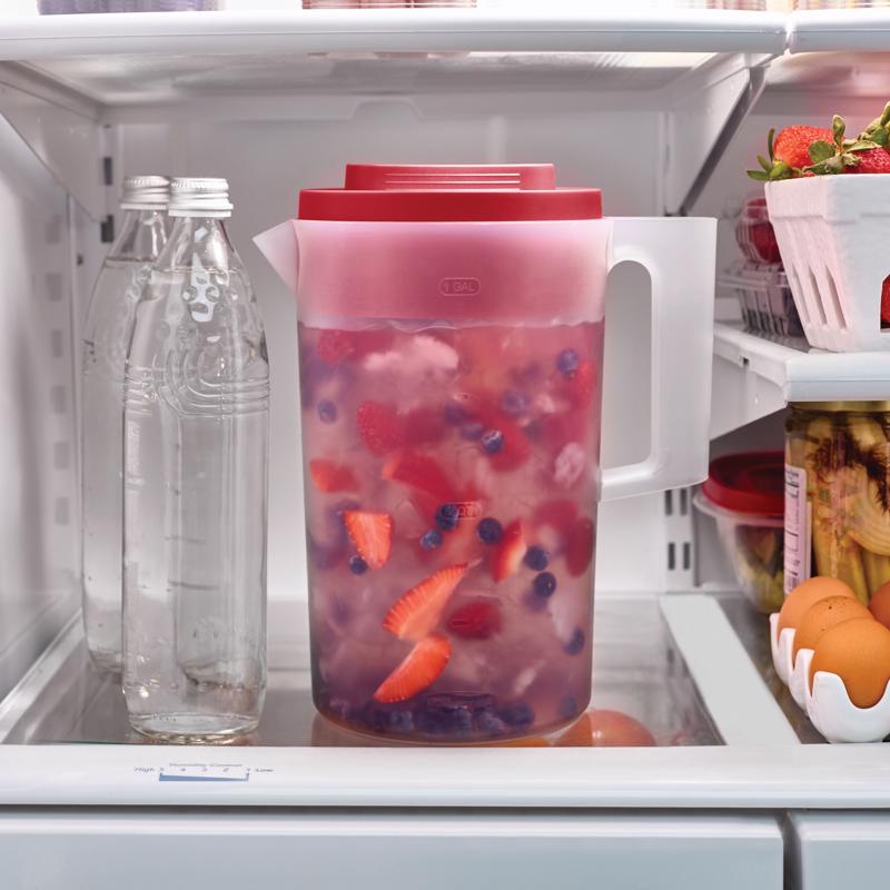 COVERED PITCHER 1GAL CLR/RED