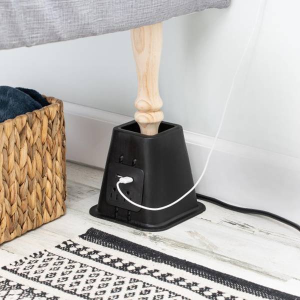 BED RISER W/POWER OUTLET 5.5" BLK