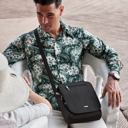 CLASSIC AT MEDIUM TOUR BAG BLACK