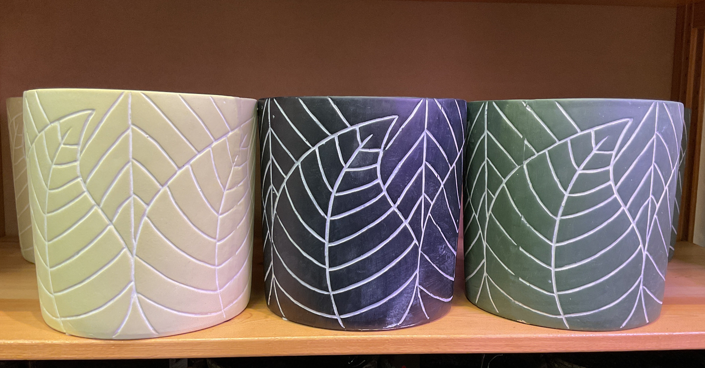 LEAFY PLANTER 8"