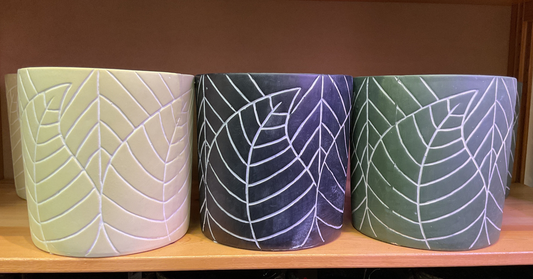 LEAFY PLANTER 8"