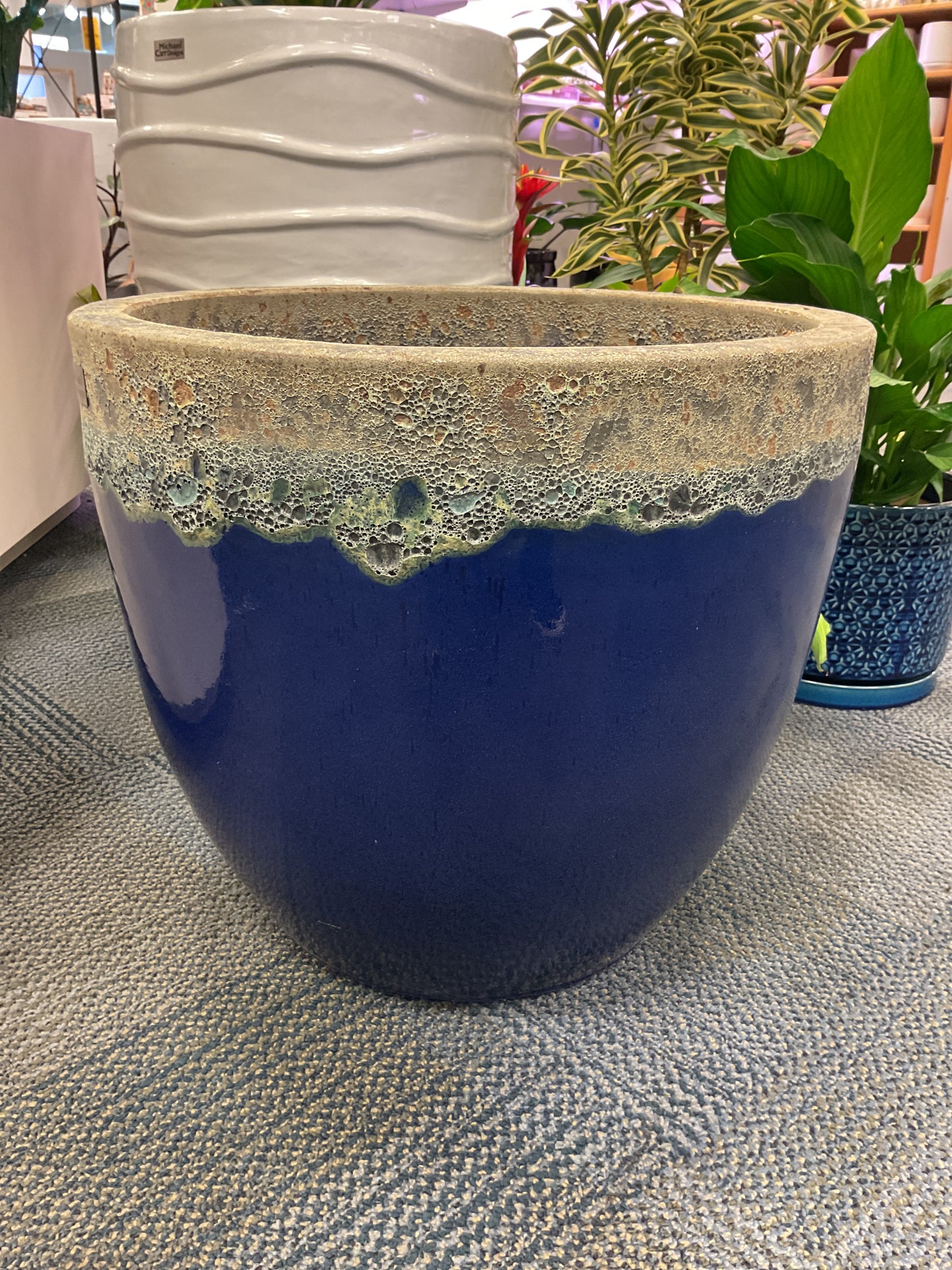 VOLCANIC EGG PLANTER 18.9" LT BLUE